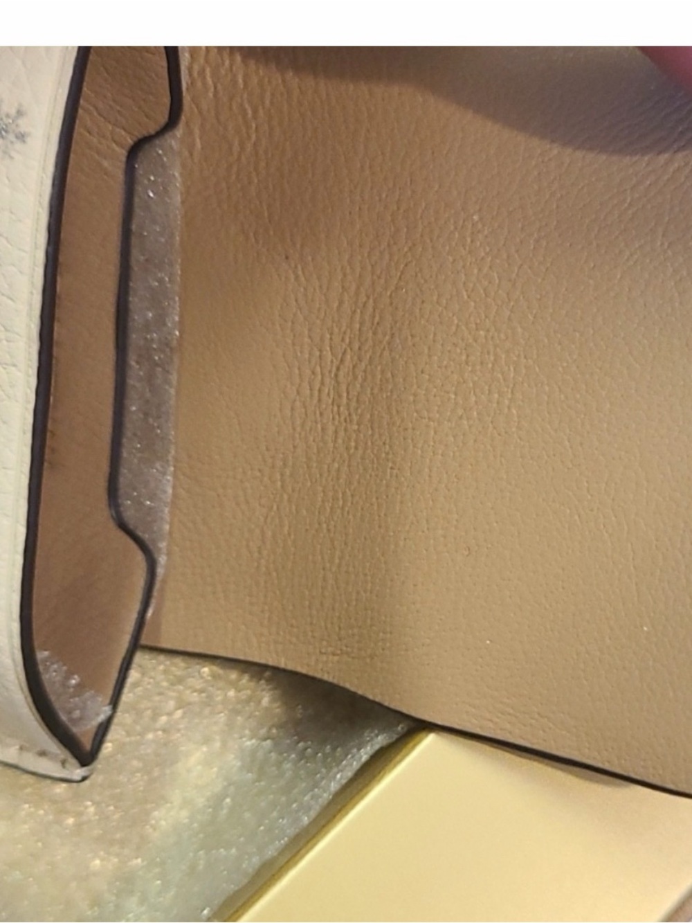 Coach White Leather airpods Pouch with Teddy Detail - Picture 6 of 6
